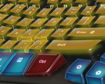 Barevná klávesnice - počítač - internet - fintech