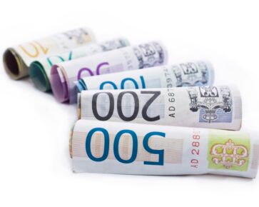 Peníze - eura - ruličky peněz - bankovky