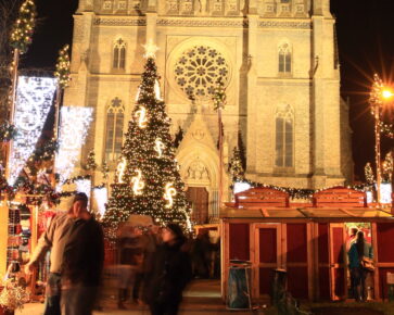 Vánoce - Náměstí míru - Ježíšek platí bitcoinem