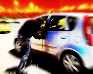 Krádež auta - automobil - zloděj - parkoviště P+R