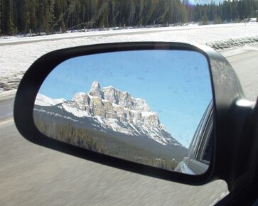 Zpětné zrcátko - automobil - hory