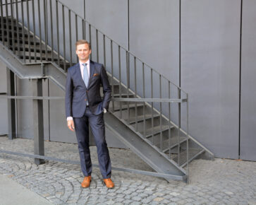 Vladek Krámek, právník