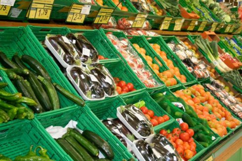 Kvalita potravin v supermarketu - obchod - potraviny