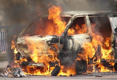 Explose - výbuch - hořící auto - terorismus